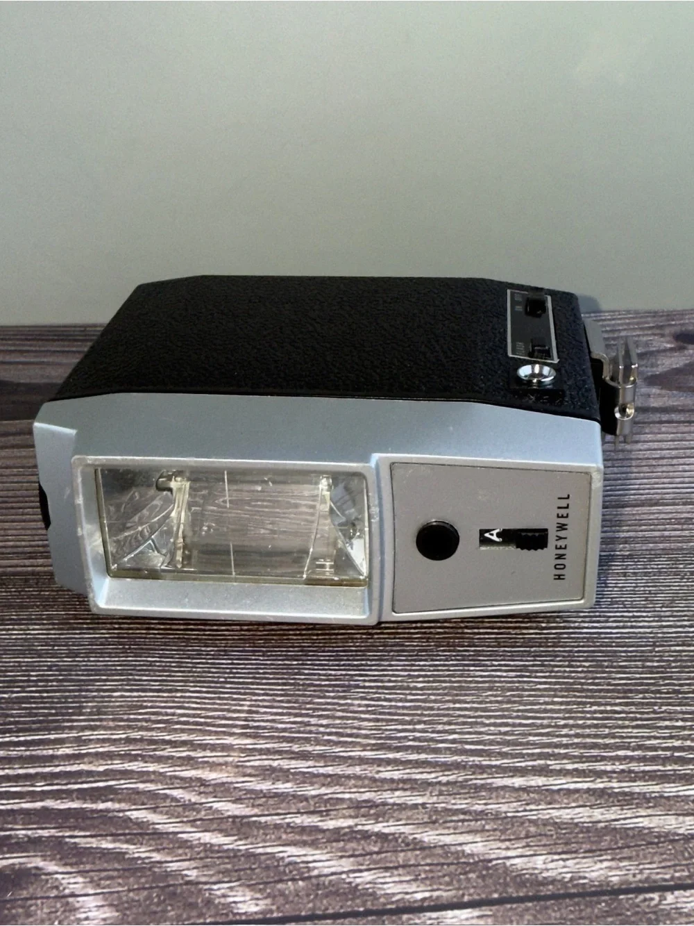 Vintage Honeywell RD 1971 Auto Strobonar 110 Flash w/ Case Untested